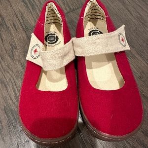Livie & Luca girls maroon shoes size 13